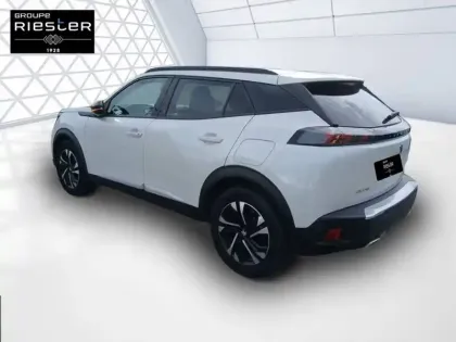 Photo 6 Peugeot 2008  PureTech 130 S&S EAT8