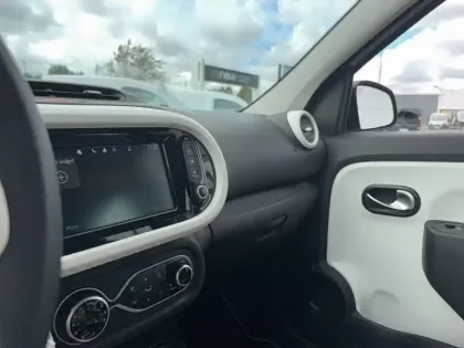 Photo 16 Renault Twingo  III E-Tech