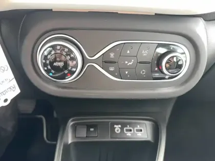 Photo 22 Renault Twingo  III E-Tech