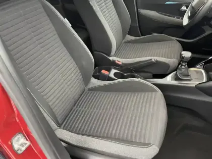 Photo 27 Peugeot 208  PureTech 100 S&S BVM6