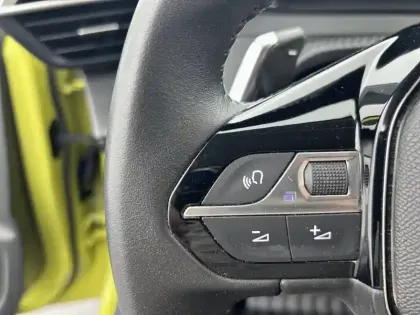Photo 37 Peugeot 208  Hybrid 100 e-DCS6
