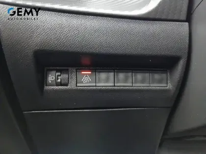 Photo 37 Peugeot 208  PureTech 75 S&S BVM5