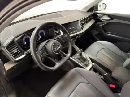 Photo 8 Audi A1 30 TFSI 110 ch S tronic 7 Design Luxe