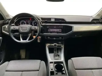 Photo 7 Audi Q3 35 TFSI 150 ch S tronic 7 Design