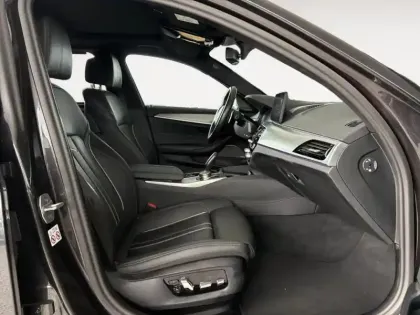 Photo 14 BMW Serie 5 Série 5 530eA 292ch M Sport Steptronic