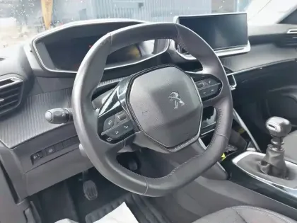 Photo 8 Peugeot 2008  PureTech 100 S&S BVM6