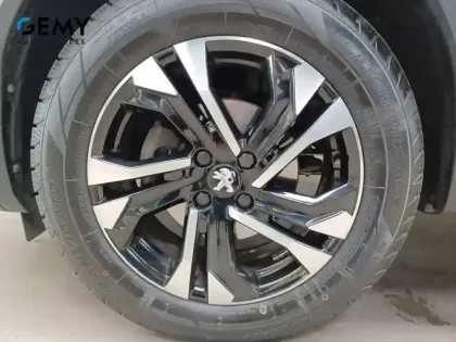 Photo 31 Peugeot 2008  PureTech 130 S&S EAT8