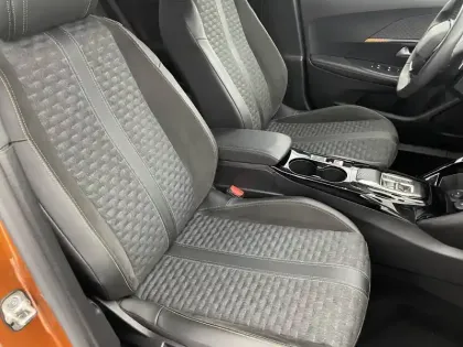 Photo 26 Peugeot 2008  PureTech 130 S&S EAT8