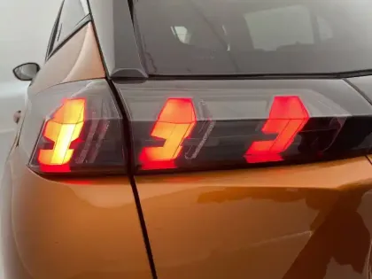 Photo 23 Peugeot 2008  PureTech 130 S&S EAT8