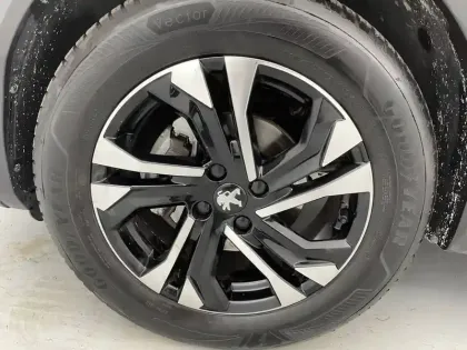Photo 17 Peugeot 2008  PureTech 130 S&S EAT8