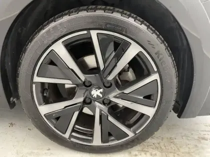 Photo 16 Peugeot 208  PureTech 100 S&S BVM6