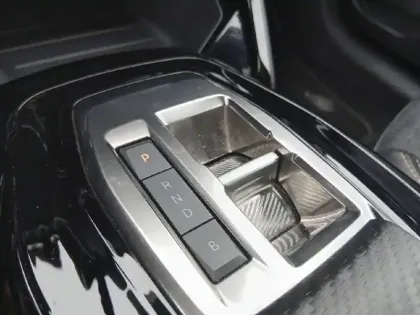 Photo 13 Peugeot 208  Electrique 50 kWh 136ch