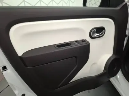Photo 21 Renault Twingo  III E-Tech