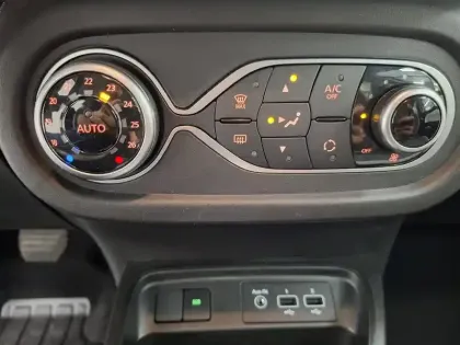 Photo 36 Renault Twingo  III E-Tech
