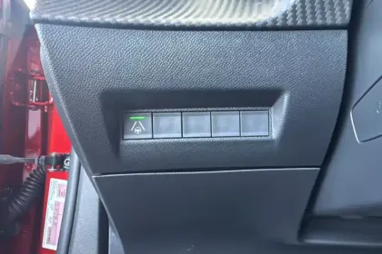 Photo 23 Peugeot 2008  Hybrid 145 e-DCS6