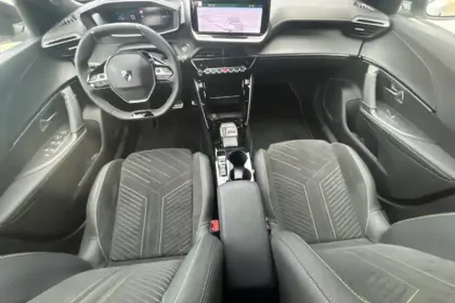 Photo 11 Peugeot 2008  Hybrid 145 e-DCS6
