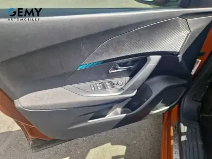 Photo 11 Peugeot 2008  PureTech 100 S&S BVM6