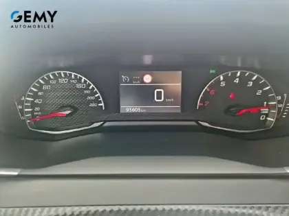 Photo 15 Peugeot 2008  PureTech 100 S&S BVM6