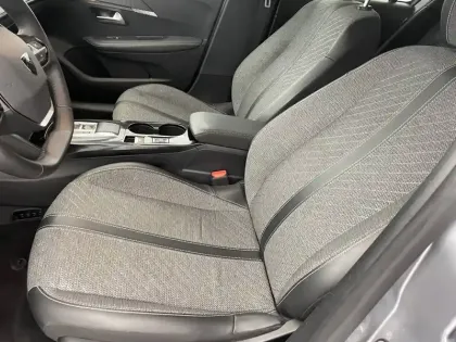 Photo 13 Peugeot 208  Hybrid 100 e-DCS6