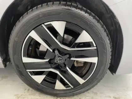 Photo 16 Peugeot 208  Hybrid 100 e-DCS6