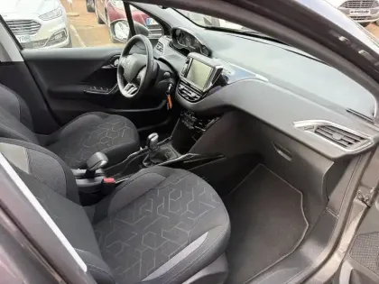 Photo 10 Peugeot 2008  1.5 BlueHDi 100ch E6.c Signature S&S BVM5 86g