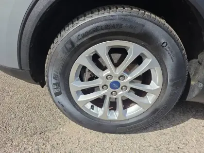 Photo 8 Ford Kuga  2.5 Duratec 190ch FHEV Titanium BVA i-AWD 4X4