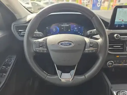 Photo 14 Ford Kuga  2.5 Duratec 190ch FHEV Titanium BVA i-AWD 4X4