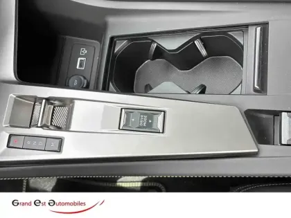Photo 11 Peugeot 408  Hybrid 145ch GT e-DCS6