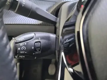 Photo 25 Peugeot 2008  PureTech 100 S&S BVM6