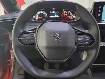 Photo 8 Peugeot 2008  PureTech 100 S&S BVM6