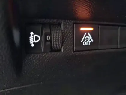 Photo 28 Peugeot 2008  PureTech 100 S&S BVM6