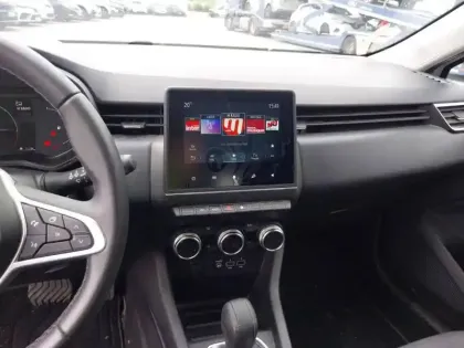 Photo 13 Renault Clio  E-Tech full hybrid 145