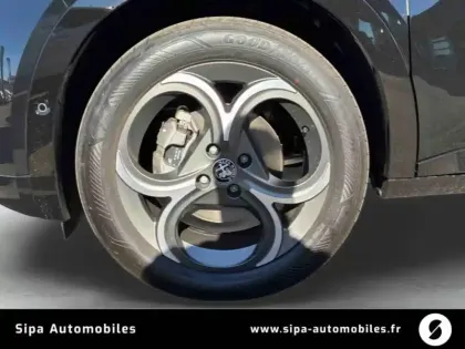 Photo 8 Alfa Romeo Junior  1.2 Ibrida 145 ch e-DCT6