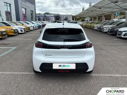 Photo 31 Peugeot 208  Electrique 50 kWh 136ch