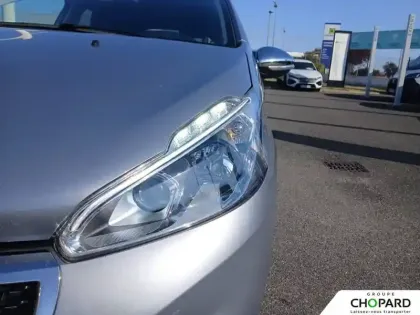 Photo 21 Peugeot 208  PureTech 82ch S&S BVM5 6.2 Evap