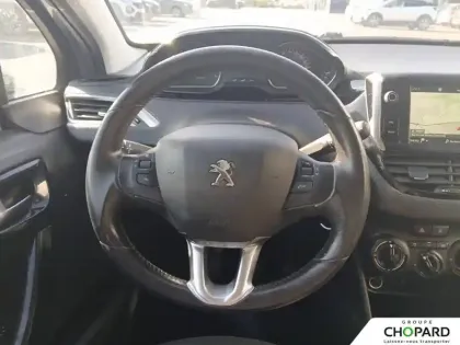 Photo 15 Peugeot 208  PureTech 82ch S&S BVM5 6.2 Evap