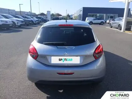 Photo 28 Peugeot 208  PureTech 82ch S&S BVM5 6.2 Evap