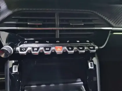 Photo 48 Peugeot 2008  PureTech 130 S&S EAT8