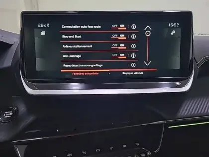 Photo 45 Peugeot 2008  PureTech 130 S&S EAT8