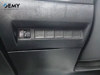 Photo 19 Peugeot 208  Hybrid 100 e-DCS6