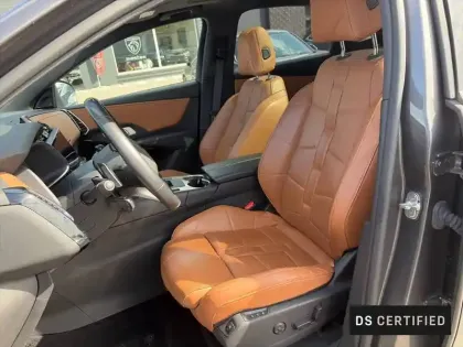 Photo 8 DS DS 7 DS7 Crossback Hybride E-Tense 300 EAT8 4x4