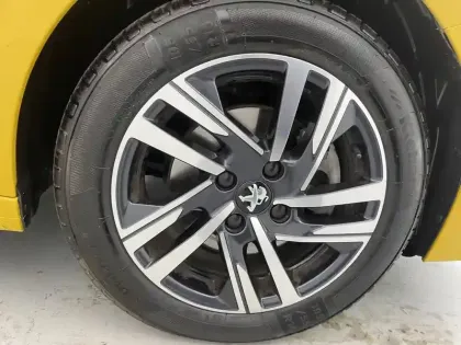 Photo 16 Peugeot 208  PureTech 100 S&S BVM6