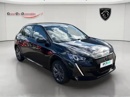 Photo 16 Peugeot 208  e- 136ch Style