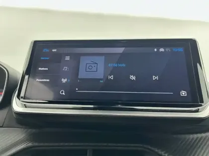 Photo 22 Peugeot 2008  Hybrid 136 e-DCS6