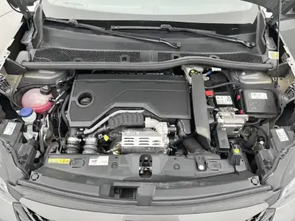 Photo 24 Peugeot 2008  Hybrid 136 e-DCS6