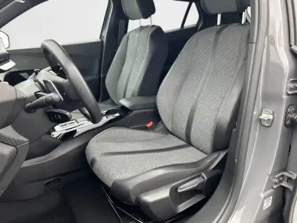 Photo 10 Peugeot 2008  Hybrid 136 e-DCS6