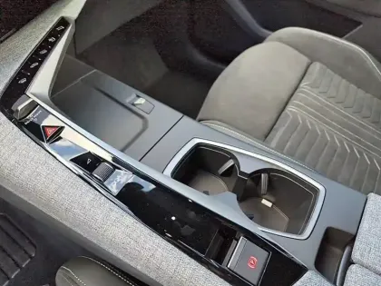 Photo 19 Peugeot 3008  Hybrid 145 e-DCS6