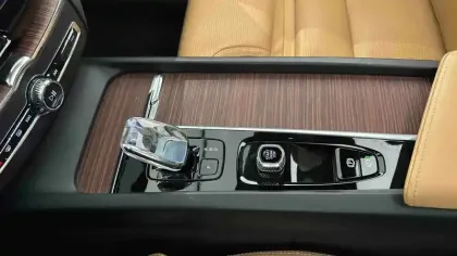 Photo 23 Volvo XC60  T6 AWD Hybride rechargeable 253 ch+145 ch Geartronic 8