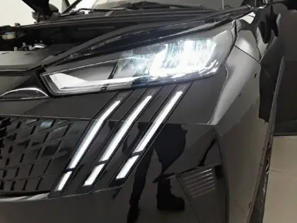 Photo 15 Peugeot 5008  Hybrid 145 e-DCS6