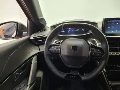 Photo 12 Peugeot 208  Hybrid 100 e-DCS6